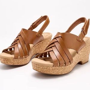 Clarks Giselle Glow Sandals Size 7.5 EUC